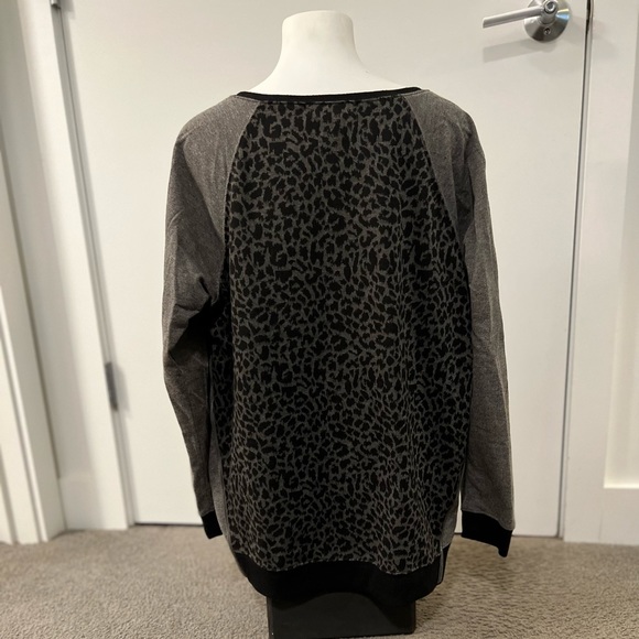 Sanctuary Leopard Print Zipper Detail Sweater Size Medium - Picture 6 of 13
